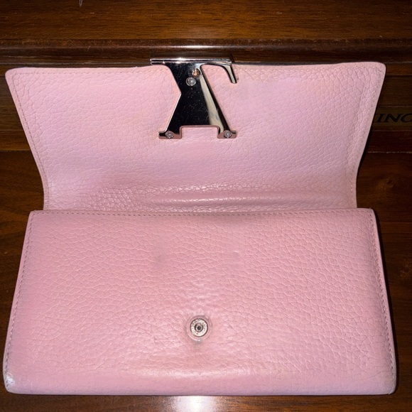 Louis Vuitton Pink Long Wallet Portefeuille Capucines with LV Emblem Branding - Picture 5 of 16